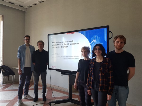 Prof. Dr. Arjan Blokland (2.v.l) mit dem Team der Rechtspsychologie